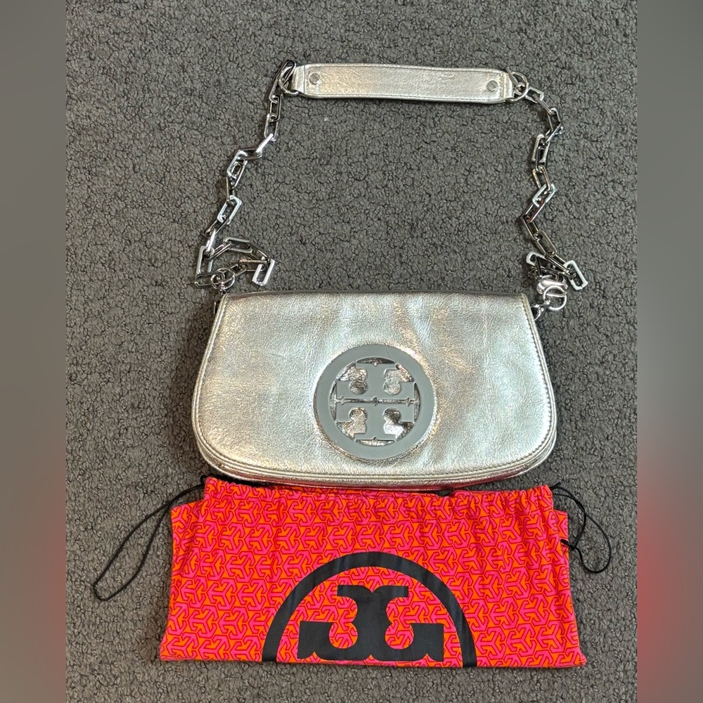 Tory Burch Amanda Silver Luxe Metallic Chain Crossbody Clutch 11.5” x 6.5” x 1”